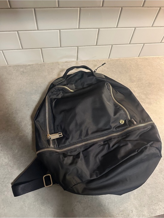 lululemon black and gold backpack Delta Gamma Everywhere 22L W 29Cm X D 15Cm X H 43Cm (11.4 X 5.9 X 16.9) Pittsburgh Penguins lululemon Everywhere Backpack